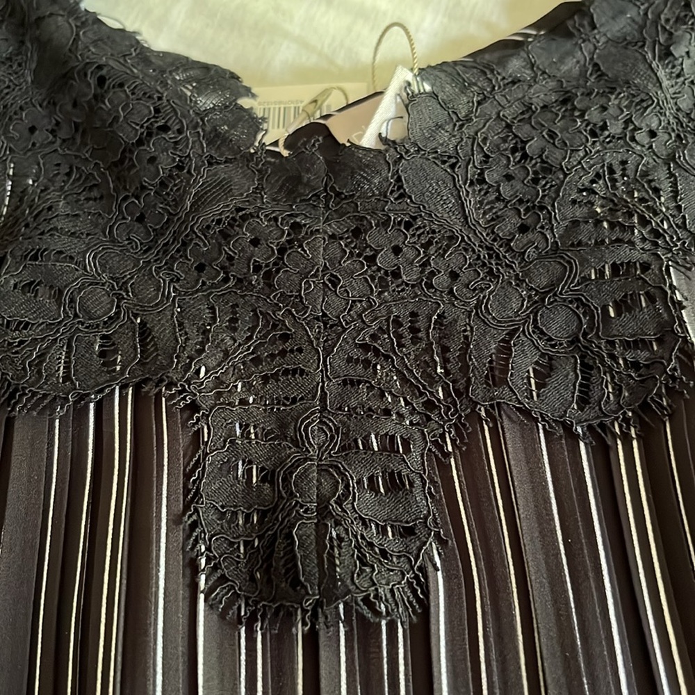 Black and White Striped Pleated Sleeveless Top with Lace - Picture 10 of 10